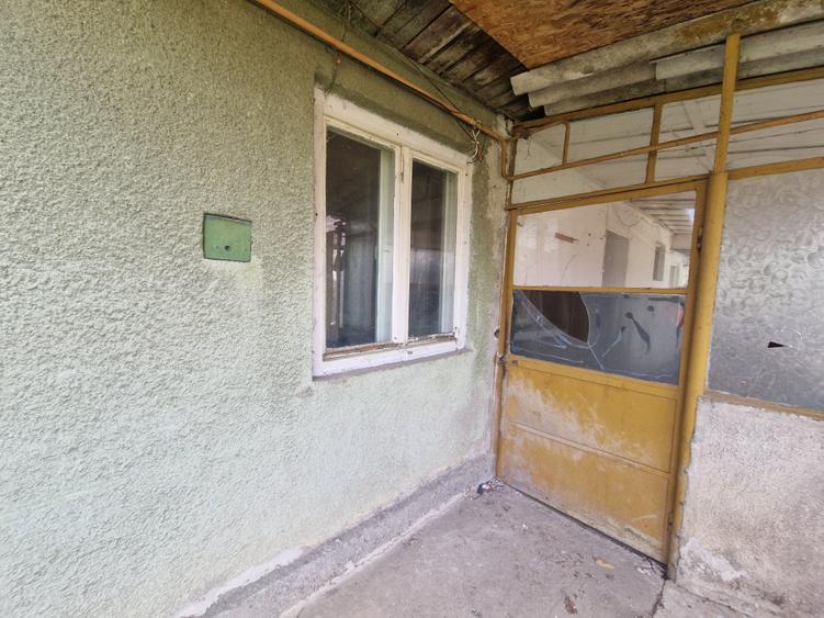 in frumoasa zona RONAT-la vanzare teren cu casa pentru renovare sau demolare - 4