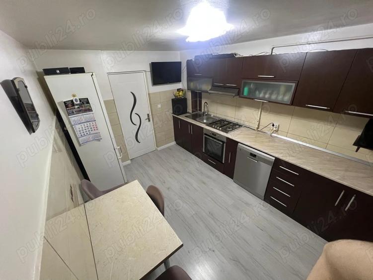 Ap decomandat 3 camere , cu 2 balcoane, cu vedere dubla - 9