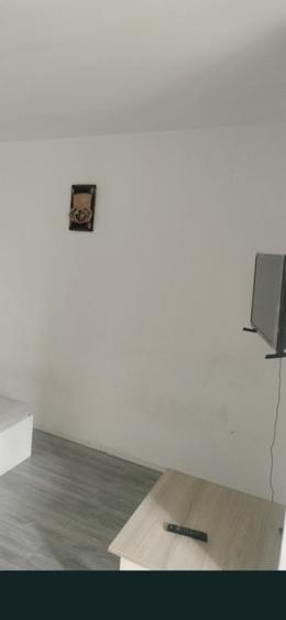 Garsoniera spatioasa- Tractorul- langa Coresi Mall - 2