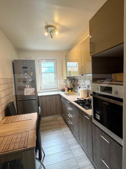 Apartament de vanzare, cu 3 camere decomandat, 65 mp, zona Astra