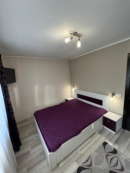 Vând Apartament cu 3 camere, decomandat, et. 3, 68 mp + acces la 100 mp  - 7