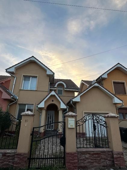Casa situată în spatele primăriei aproape de centru - 5