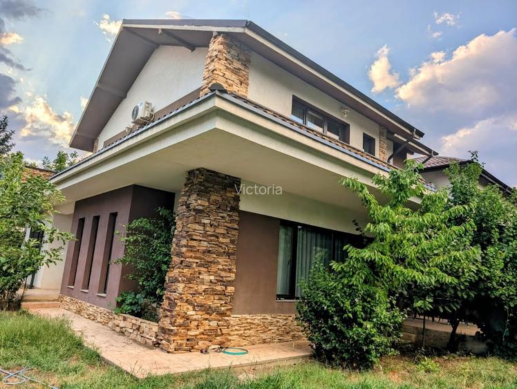 Mogosoaia-centru,teren 440mp,pe colt,5 min de parc,mob/utilata,lux,5 cam.,libera