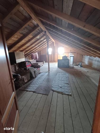 Casă cu 4 camere cu Teren 1130 Mp în Central