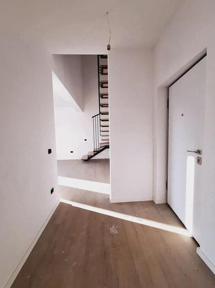 3 camere.Pe doua niveluri.Luminos.Spatios - 6