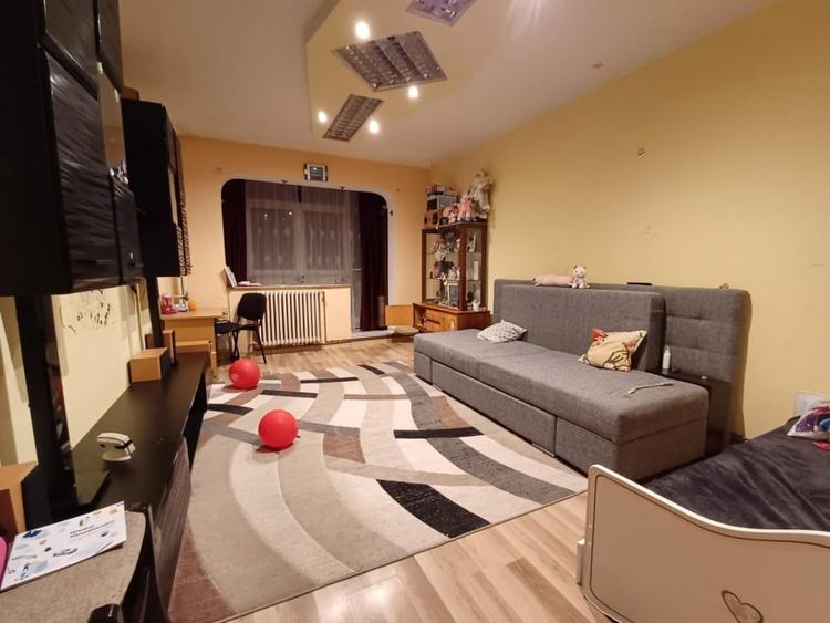 Apartament 3 camere si 2 bai, decomandat, zona Gara - 2