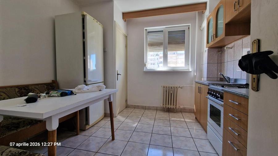 Proprietar vand ap. 2 camere in Oradea, bul. Dacia, et.4/8 decomandat - 5