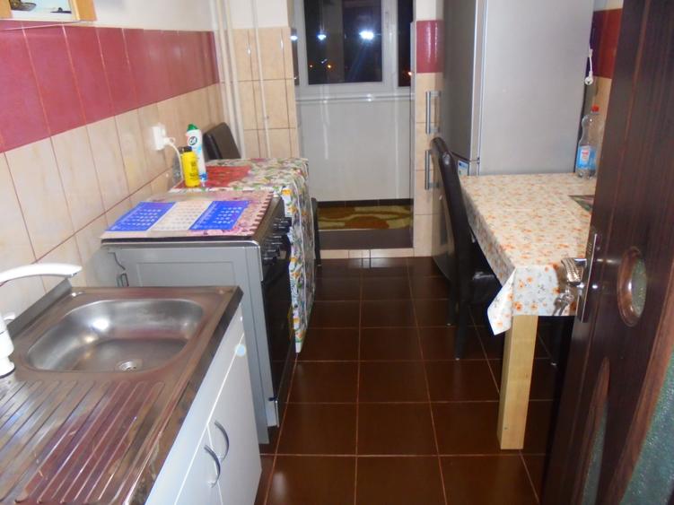 Vand sau inchiriez apartament 2 camere dec.  Deva, Balcescu, etaj 3, mobilat - 3