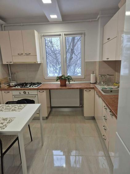 Vand apartament 3 camere str Covasna nr 6,sector 4 - 2