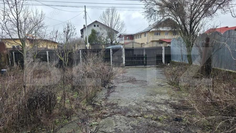 Casa cu acoperisul ars cu teren intravilan, 764 mp, zona Razvad - 2