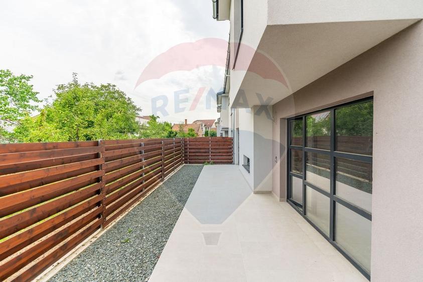 Casa intr-un complex nou de 6 case insiruite, 4 camere  zona centrala - 3