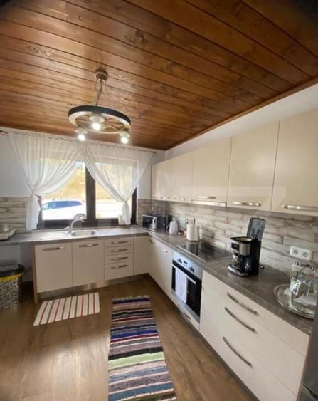 Casa de vanzare in Colibi?a, aproape de lac - 5