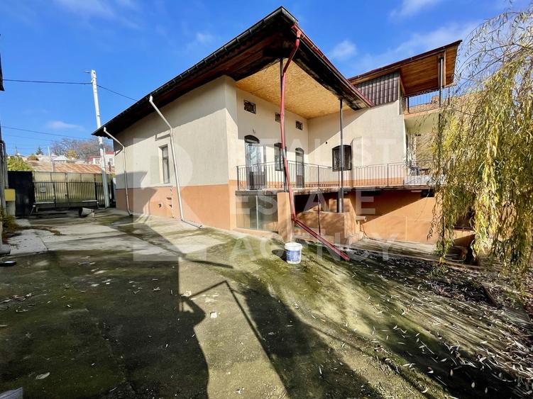 Vânzare, clădire impresionantă, 11 camere, 9 dormitoare, Păcurari - 3