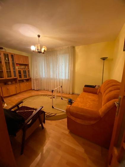 De vanzare 3 camere decomandate la parter in zona Orizont - 2