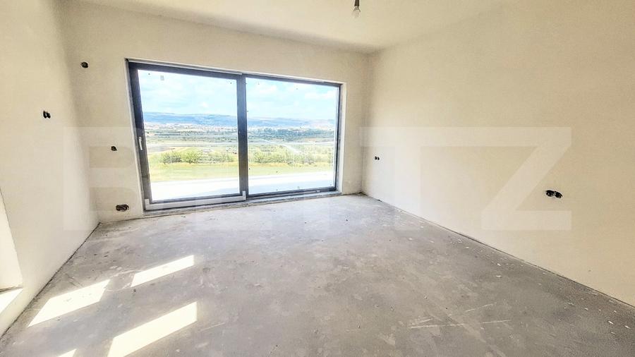 Casă individuală cu 6 camere cu Garaj în Sopor