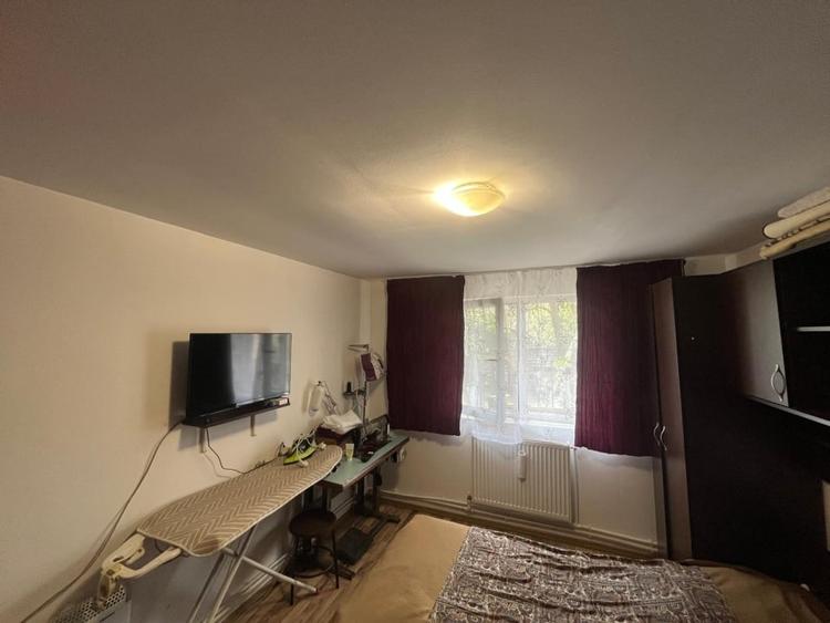 Casă individuală cu 8 camere cu Teren 2354 Mp în Malu Mare