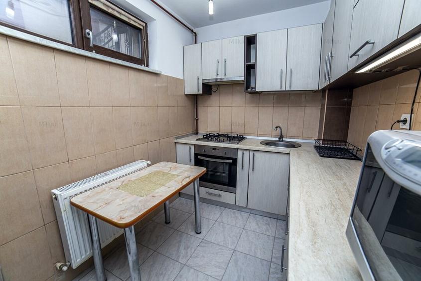 Apartament cu 3 camere semidecomandat, mobilat în Crângași