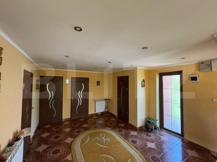 Casă individuală cu 9 camere cu Canalizare în Orăștie