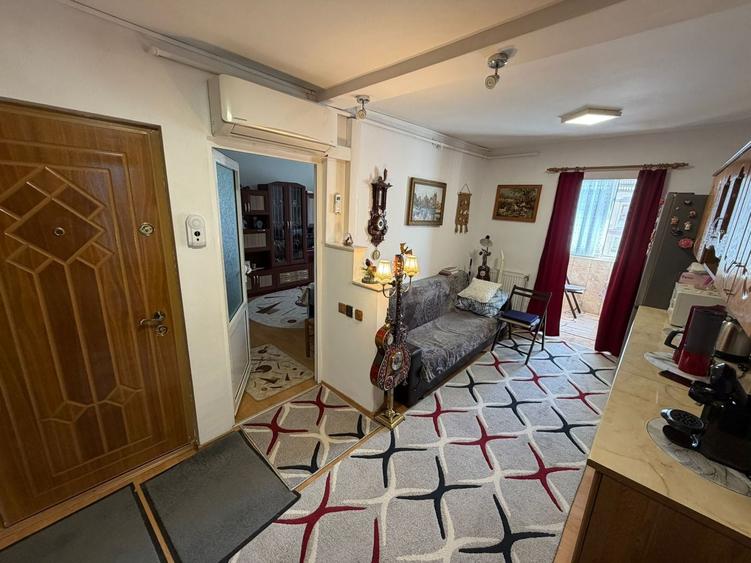 Apartament cu 2 camere decomandat în Cetate