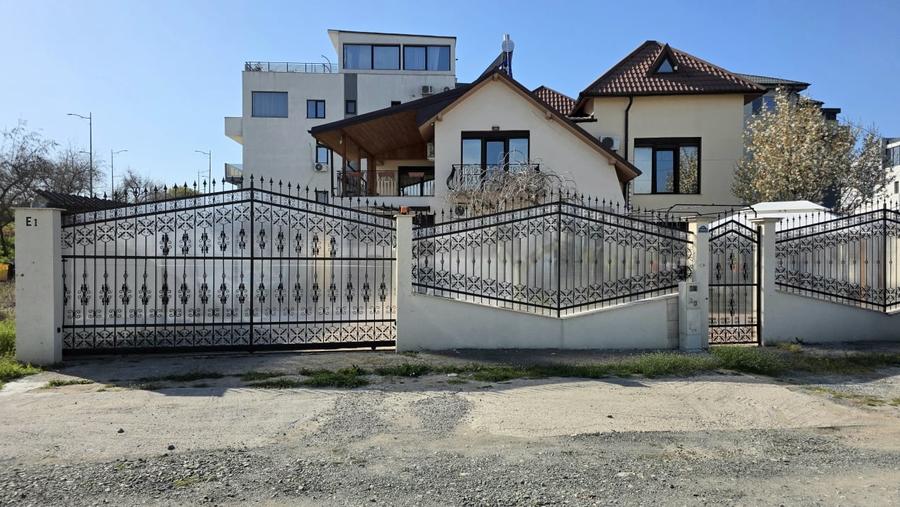 Casă individuală cu 6 camere cu Garaj în Mamaia-Sat