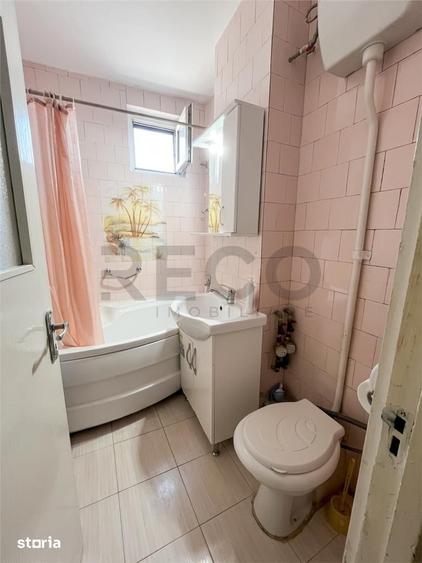 Apartament cu 3 camere semidecomandat în Seleuș