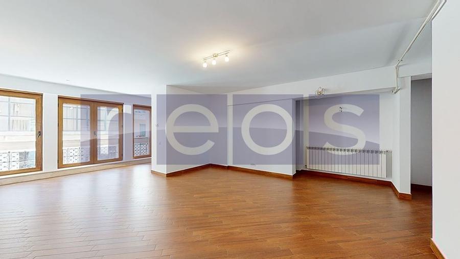 Apartament cu 4 camere decomandat în Beller