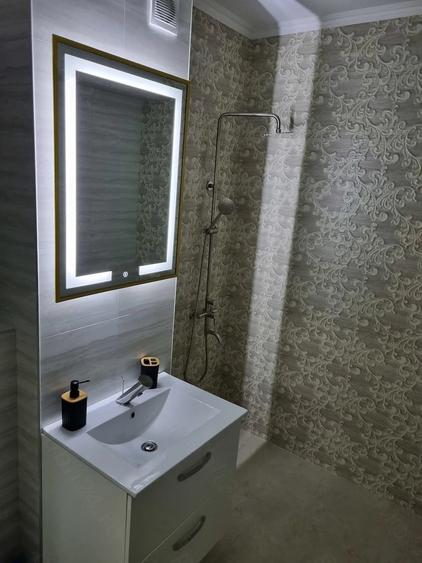 Apartament cu 3 camere decomandat în Exterior Vest