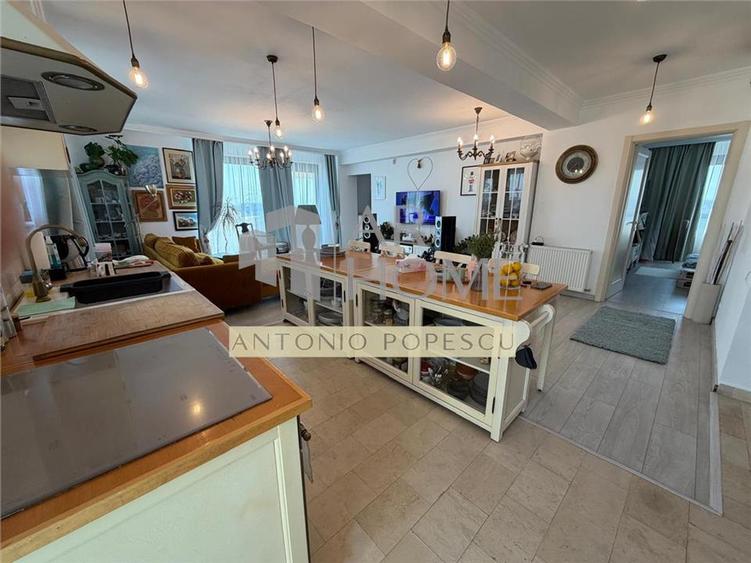 Apartament cu 3 camere decomandat, mobilat în Ultracentral