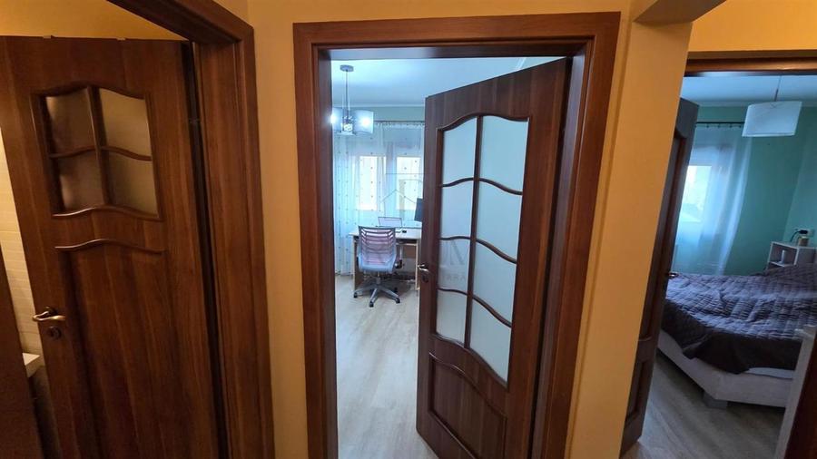 Apartament cu 3 camere decomandat în Torontalului