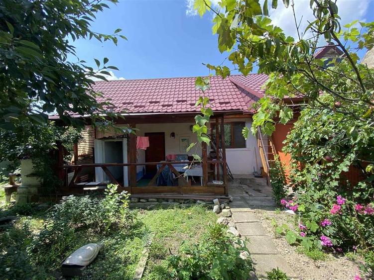 Casă individuală cu 3 camere cu Canalizare în Central