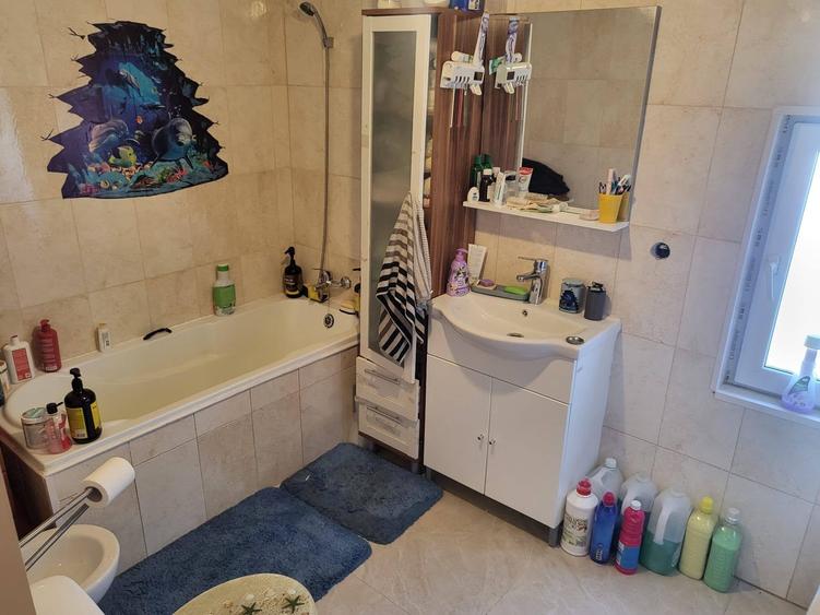 Casă cu 3 camere cu Teren 570 Mp în Central
