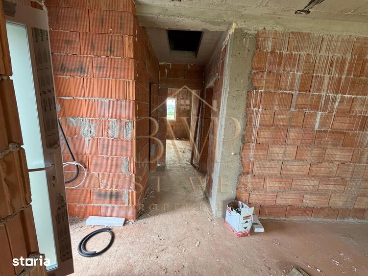 Casă cu 3 camere cu Teren 630 Mp în Urseni