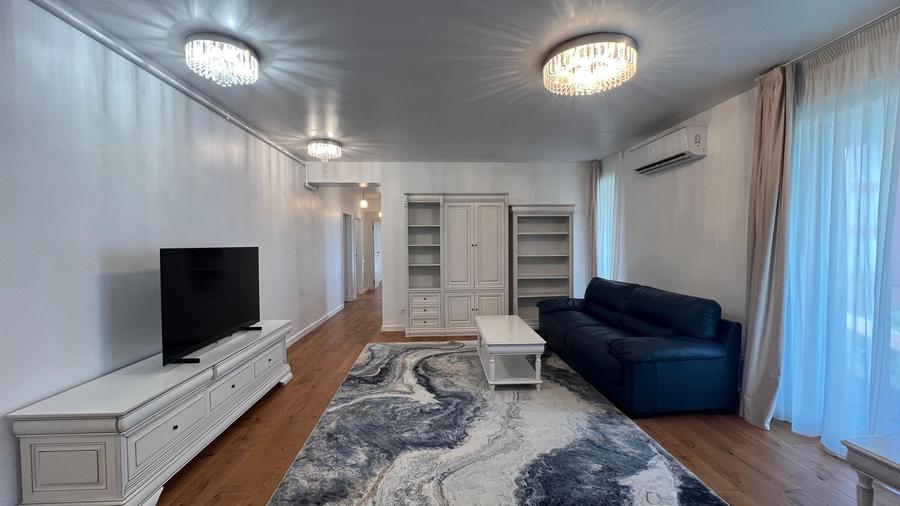 Apartament cu 4 camere decomandat, mobilat în Băneasa