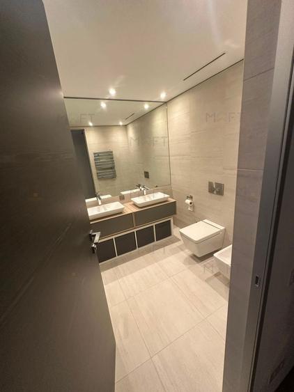 Apartament cu 5 camere decomandat, mobilat în Primăverii