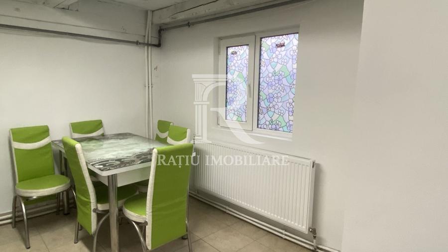 Casă individuală cu 6 camere cu Canalizare în Episcopia Bihorului