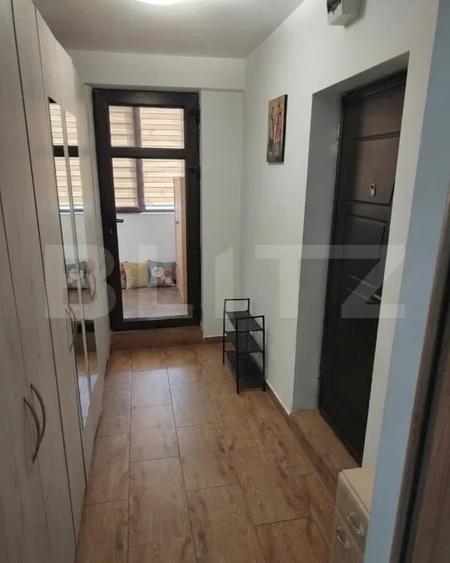 Apartament cu 3 camere semidecomandat, mobilat în Vest