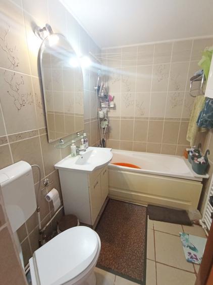 Apartament cu 3 camere decomandat, mobilat în Nicolina