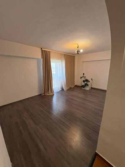 Apartament cu 3 camere decomandat în Cug