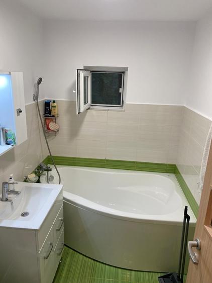 Apartament cu 3 camere decomandat, mobilat în Panduri