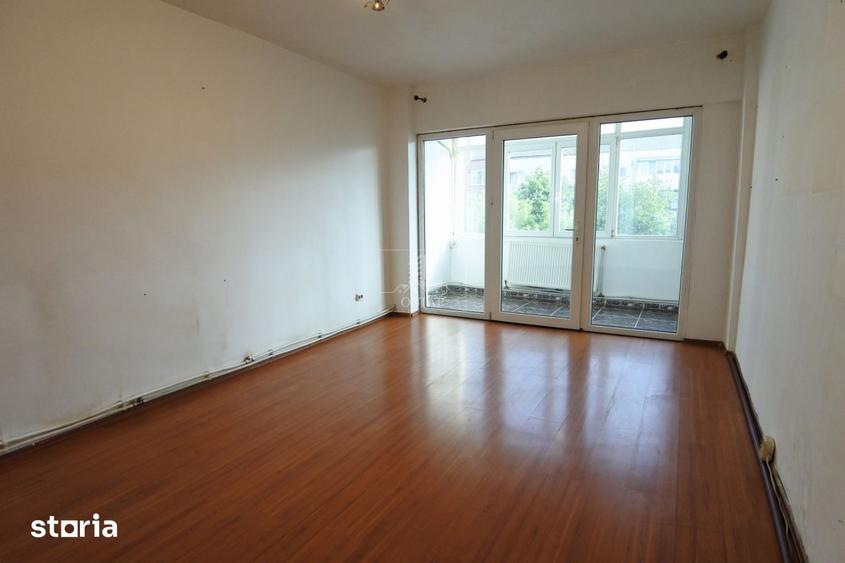 Apartament cu 3 camere decomandat în Energiei