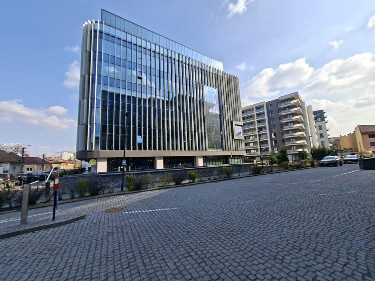 Spațiu comercial de închiriat – 110 mp – zonă centrală, exclusivistă – parcare - 1