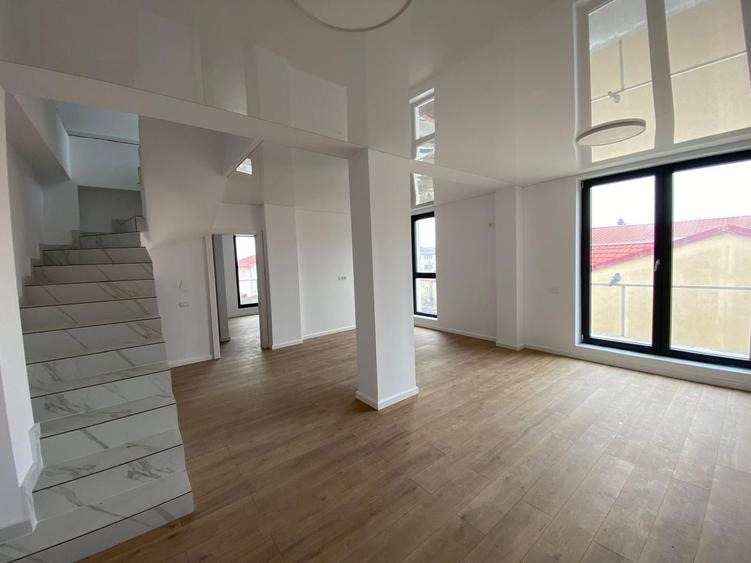 Apartament tip penthouse 4 camere de Vanzare Crangasi - 1