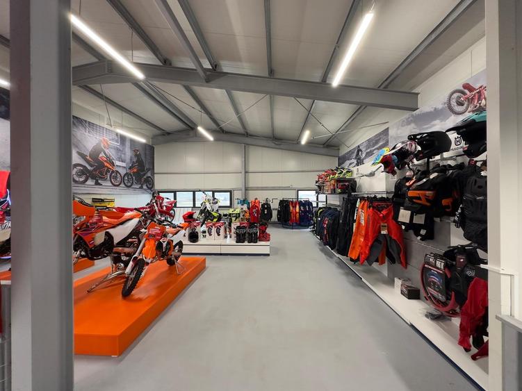 Spatiu 369mp, Rond Uricani, aproape de Metro - 17