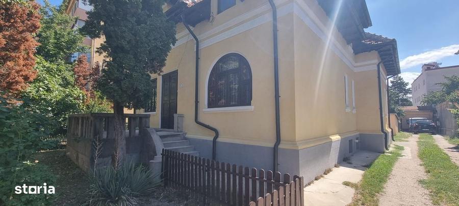 Casă cu 4 camere în Ultracentral