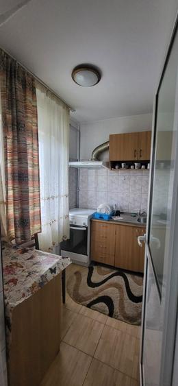 Proprietar. Inchiriez garsoniera . - 3