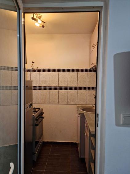 Inchiriez garsoniera - 2