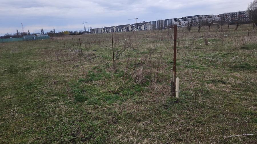 Teren Intravilan Zona  Tractorul - 1