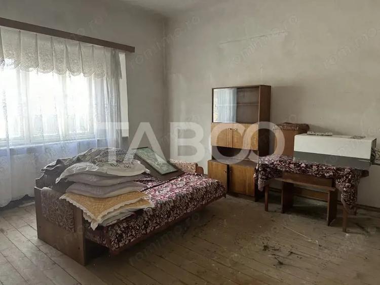 Casa cu potential de investitie in centrul satului 1540 mp teren - 1