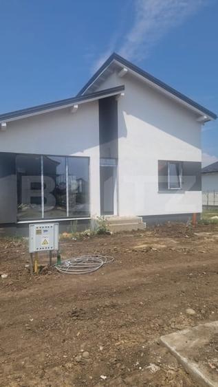 Casă individuală cu 4 camere cu Canalizare în Sânpetru