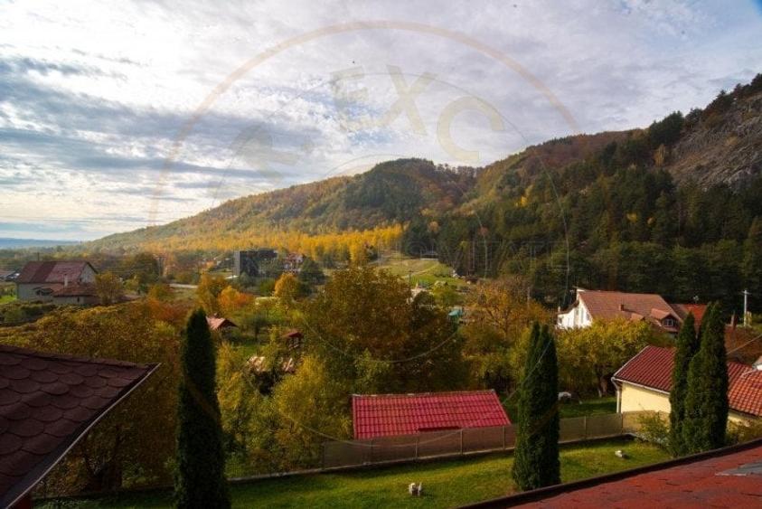 VANZARE / SCHIMB  PENSIUNE in zona de munte, langa Pestera Muierilor - 1